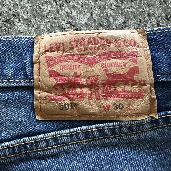 Levi's 501 Jean Shorts‎ Mens 30 Distressed Stretch Medium Wash Button Fly 9" - Picture 3 of 10